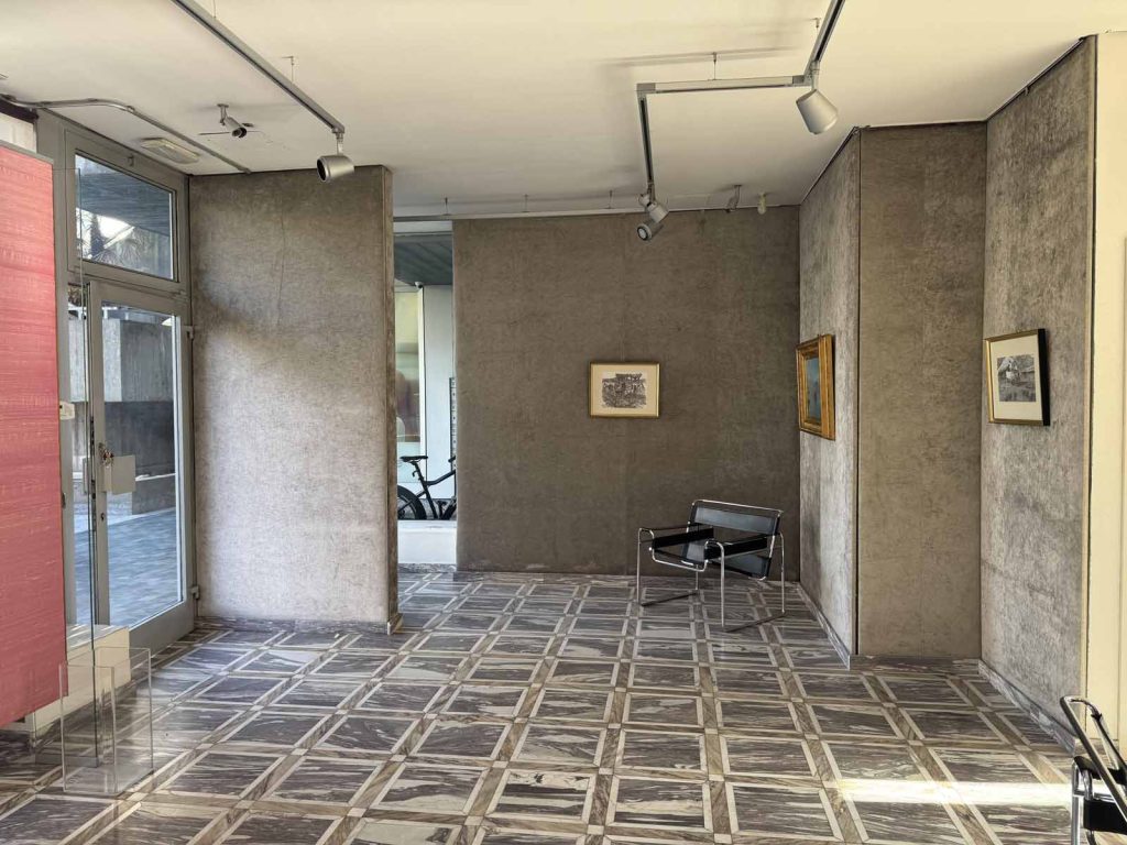 Fotografia di Paradiso – Spazio commerciale con ampie vetrine in Via Cattori