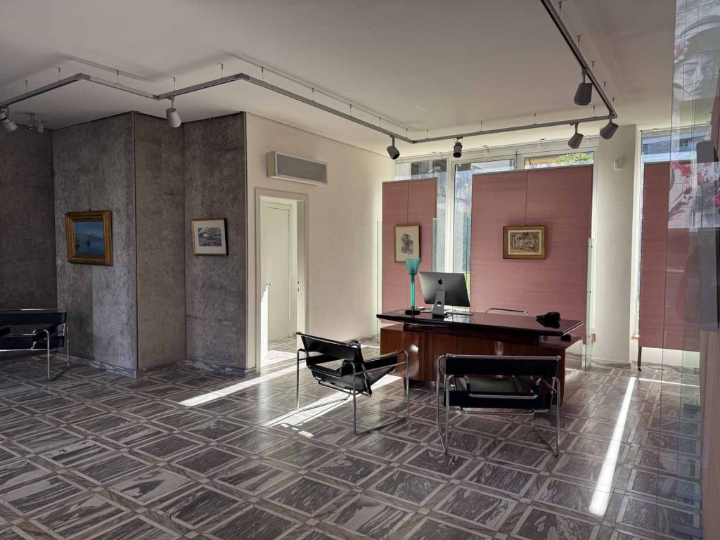 Fotografia di Paradiso – Spazio commerciale con ampie vetrine in Via Cattori